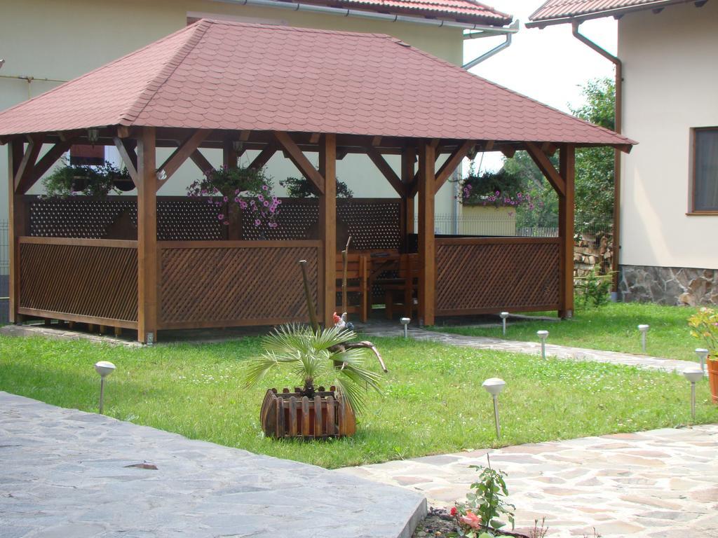 Hotel Colt De Rai Covasna Exterior foto